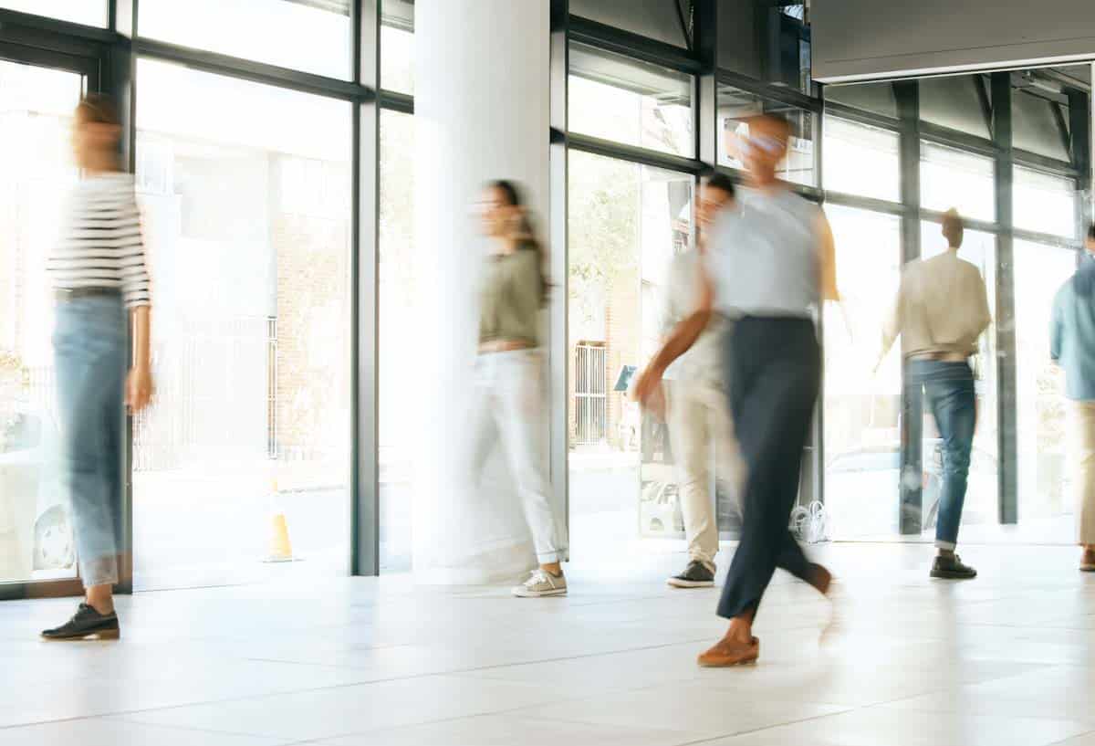 Estrategia retail de distribución: Venda donde compran sus clientes en 2025